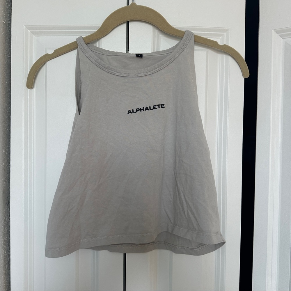 ALPHALETE CROPPED GREY TANK (fitness)